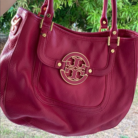 Tory Burch Handbags - Tory Burch Amanda Leather Hobo Purse